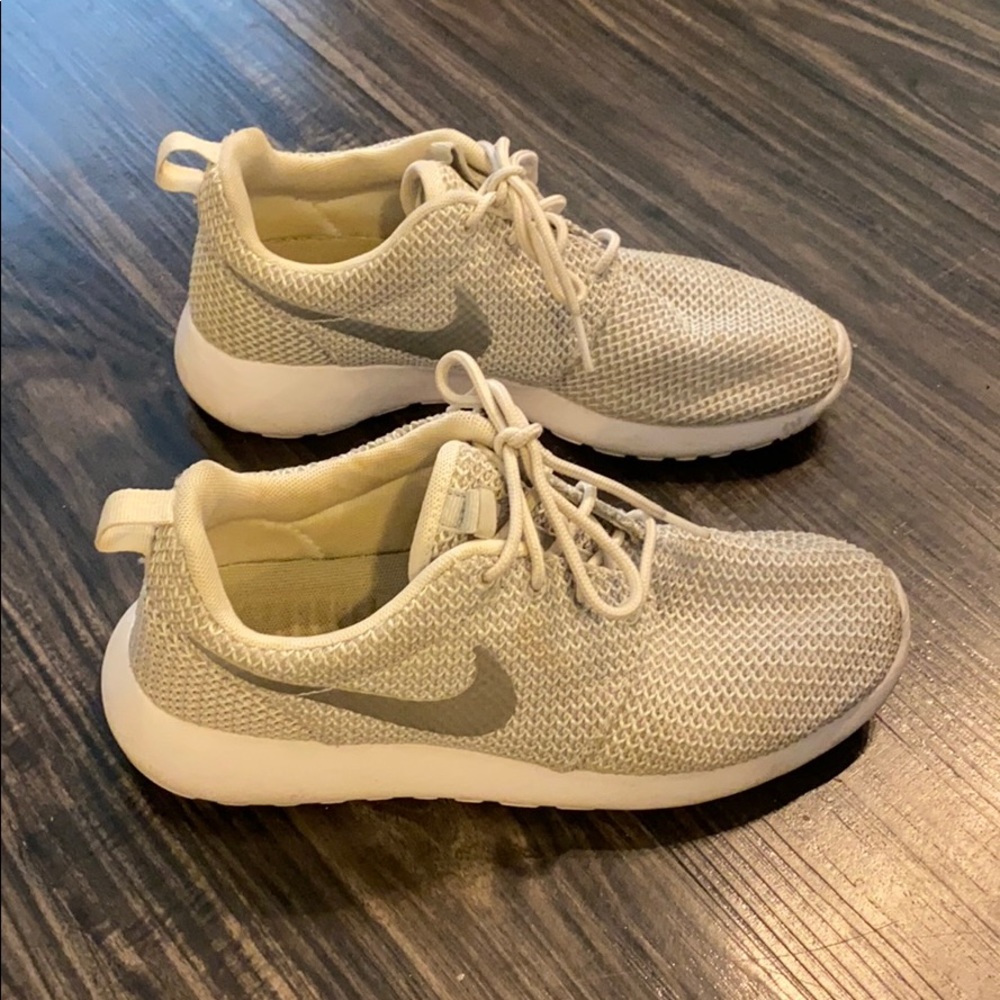 Nike Tennis Shoes